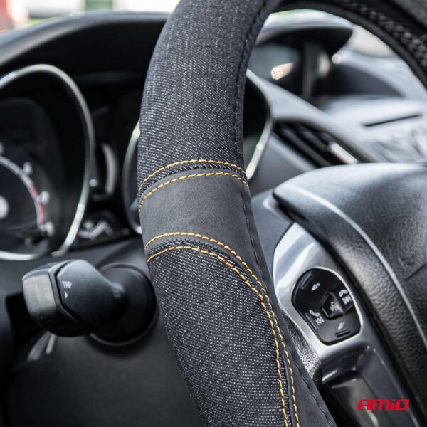Amio ΚΑΛΥΜΜΑ ΤΙΜΟΝΙΟΥ ΜΑΥΡΟ ΤΖΙΝ/DENIM (M) 37-39cm SWC-52-M ΜΕ ΜΑΥΡΕΣ & ΚΙΤΡΙΝΕΣ ΡΑΦΕΣ AMIO - 1 Τεμ. - Image 4