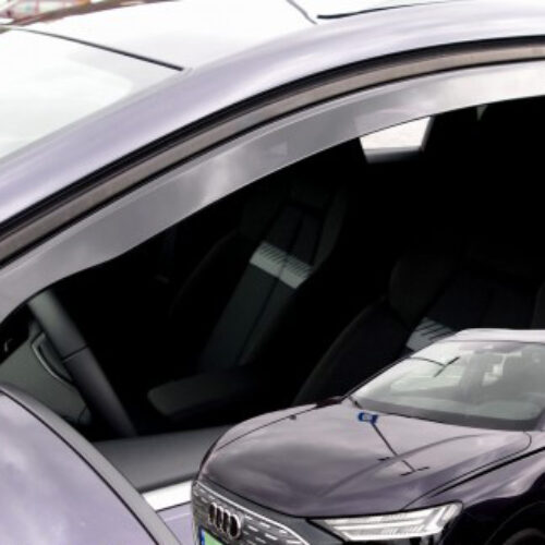 Heko ΑΝΕΜΟΘΡΑΥΣΤΕΣ ΓΙΑ AUDI Q4 E-TRON 5D 2021+  ΑΥΤΟΚΙΝΗΤΟΥ ΑΠΟ ΕΥΚΑΜΠΤΟ ΦΙΜΕ ΠΛΑΣΤΙΚΟ HEKO – 2 ΤΕΜ.