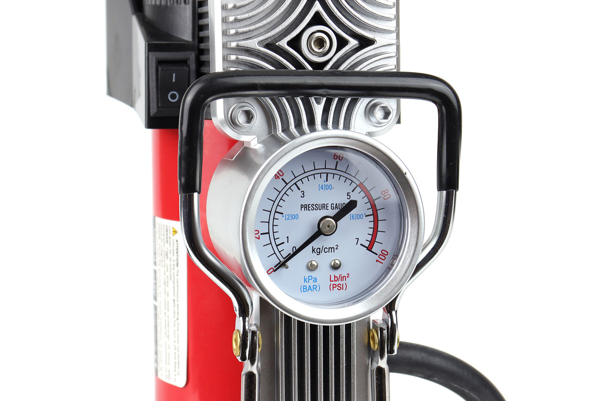 Amio Amio – Κομπρεσέρ Αέρα 12V Διπλού Κυλίνδρου 10BAR 150PSI 60L/min με Μανόμετρο, LED Φακό, Σετ Επισκευής & Βαλιτσάκι για Άμεση Αντιμετώπιση Έκτακτων Αναγκών – 1 Τεμ. (02640/AM) - Image 2